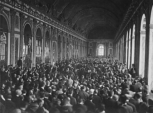 Fotografía histórica de la firma del Tratado de Versalles