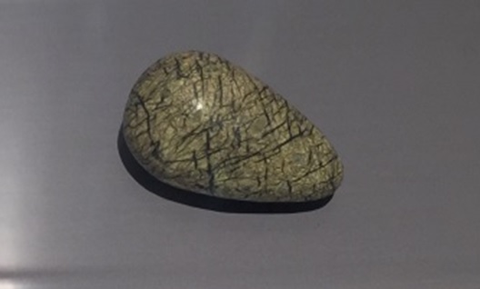 Amuleto en forma de huevo descubierto en Bu Sands como parte de uno de los rituales druidas